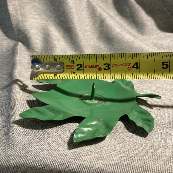 Green Metal Leaf Candle Holder - Picture 8 of 12